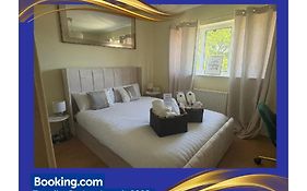Misk Homes #2 Near Heathrow Airport, Shops & Brunel University - Free Parking